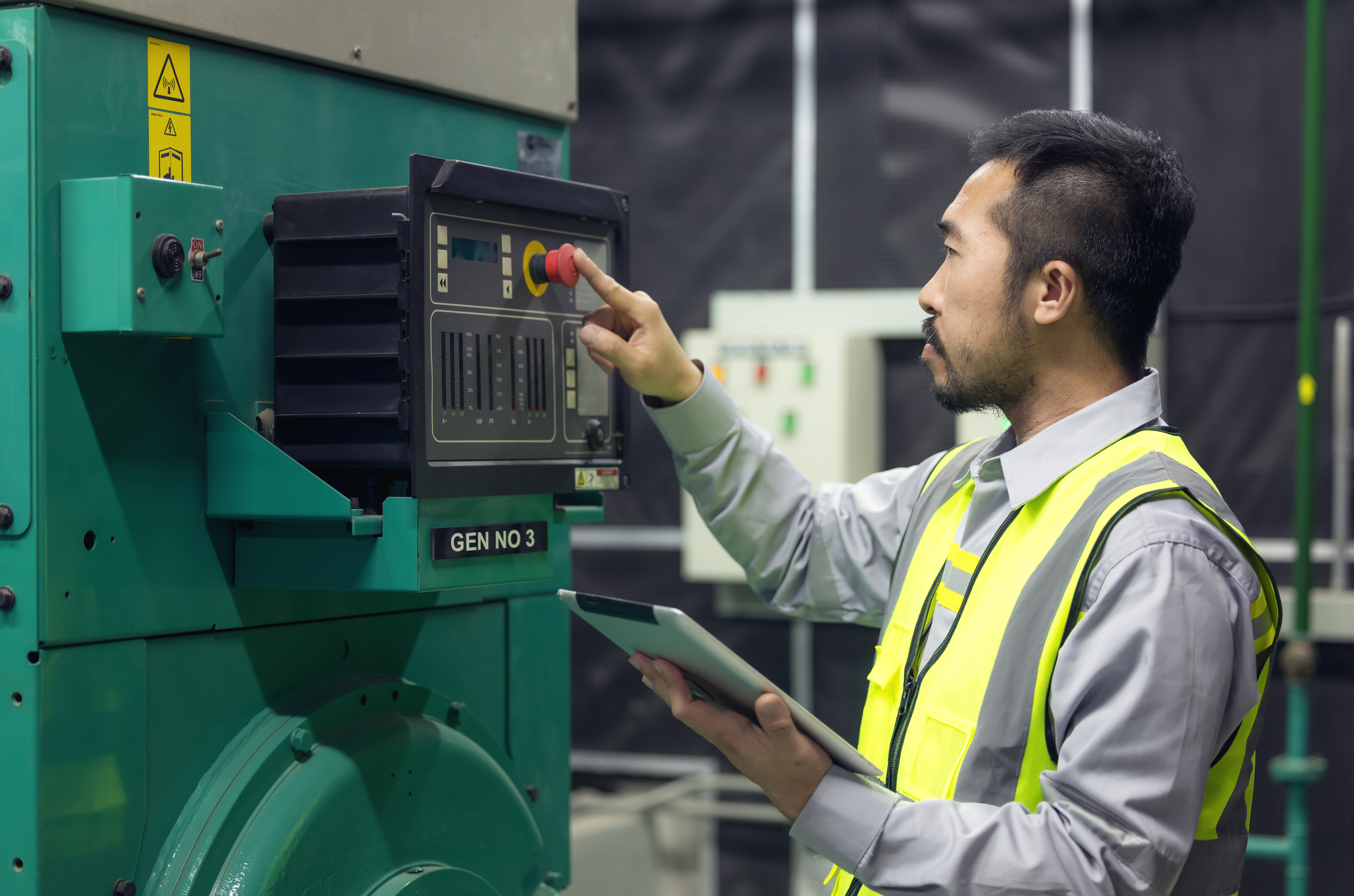 Manufacturing engineer checks industrial automation system powered by edge computing.