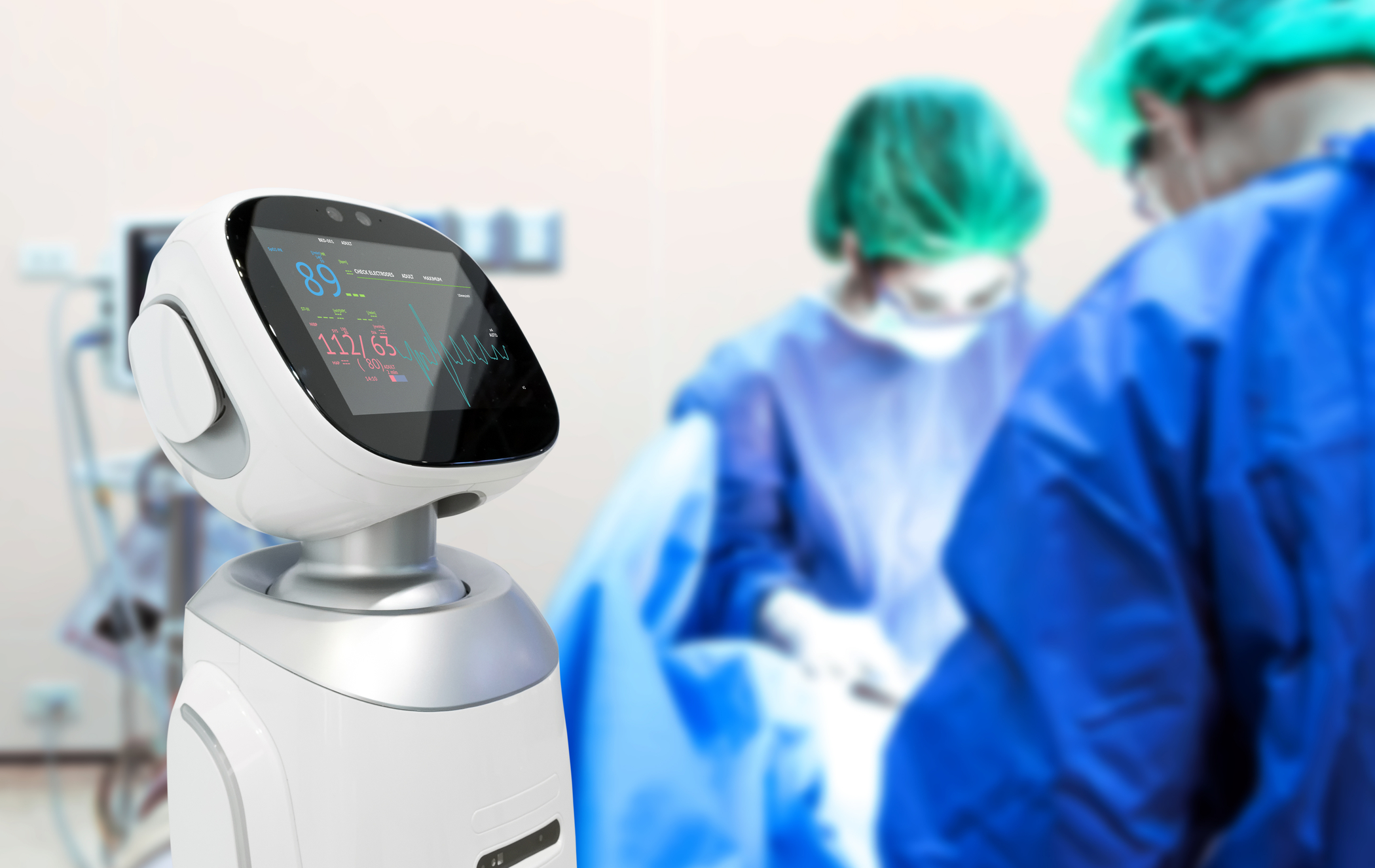 Surgury Doctors in operating room and edge computing device in healthcare shows patient vital signs.